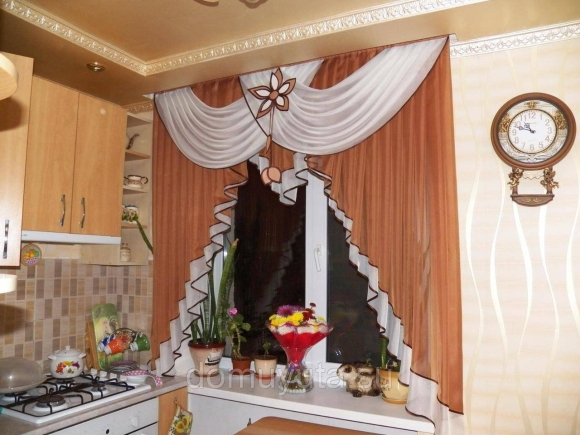 Шторы с ламбрекеном на кухню