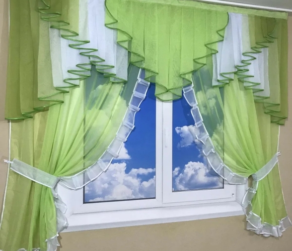 Шторы с ламбрекеном на кухню