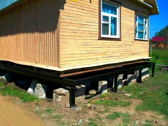 Дачный домик на винтовых сваях