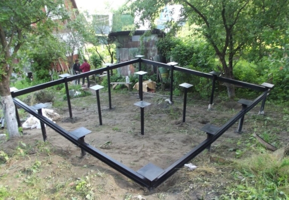 Фундамент из трубы металлической