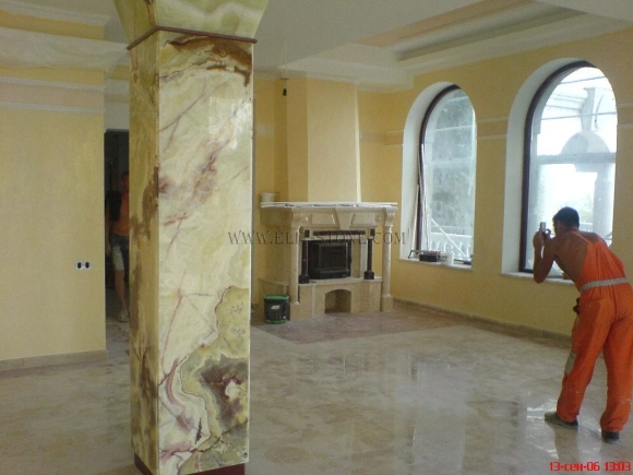 Колонны из гибкого камня