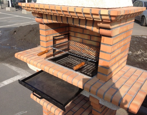Барбекю из кирпича