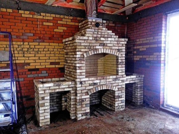 Барбекю комплекс из старого кирпича