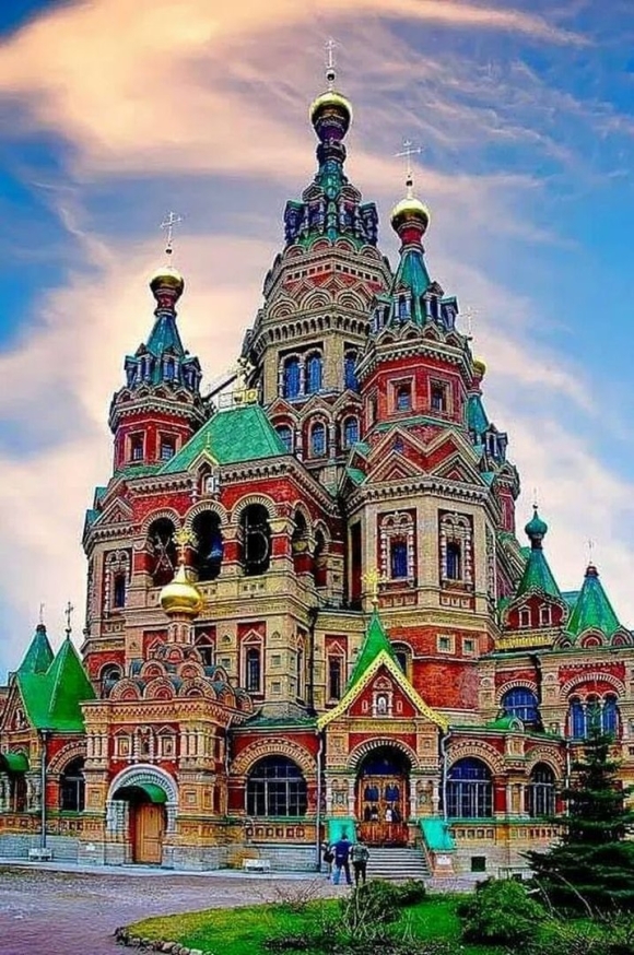 Собор Петра и Павла в Петергофе фото