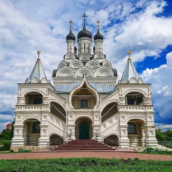 Древний храм Церковь Пресвятой Богородицы в Тайнинском