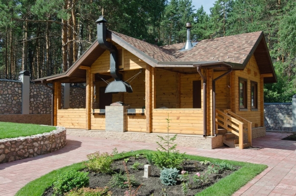 Баня из клееного бруса с мангальной зоной