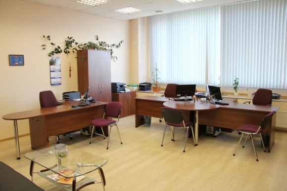 Маленький офис с сотрудниками