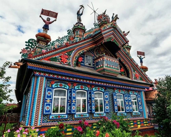 Село Кунара Свердловская область дом кузнеца