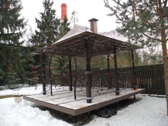 Беседка с мангальной зоной на сваях