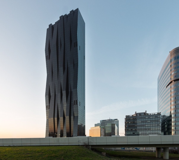 DC Towers Доминик Перро