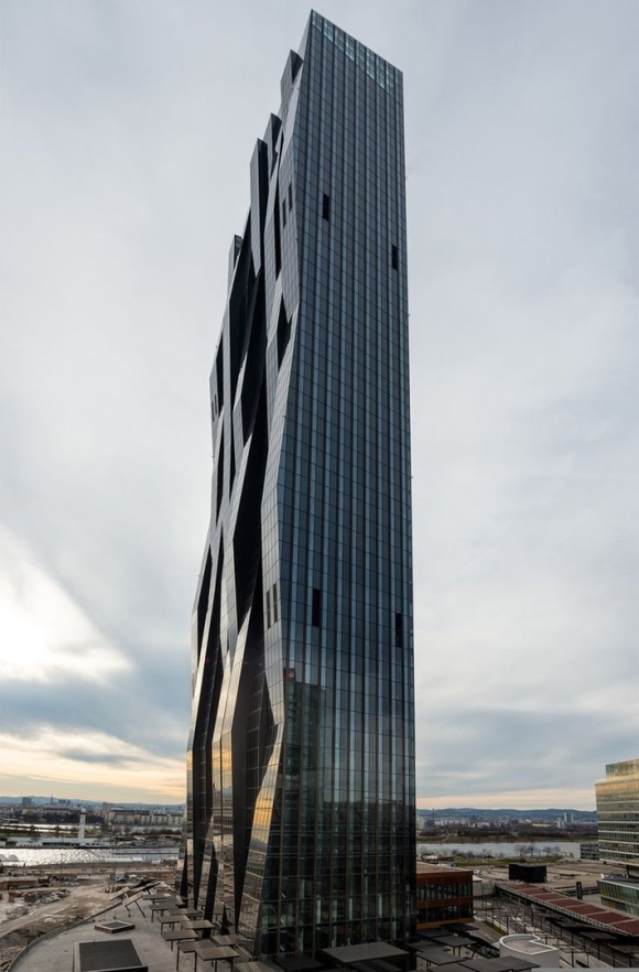 DC Towers Доминик Перро