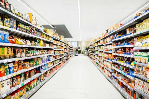 Полки с продуктами