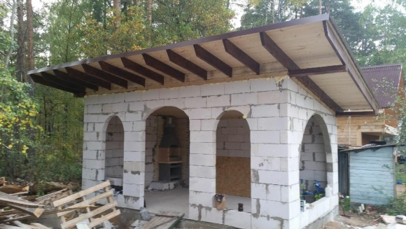 Односкатная беседка с мангальной