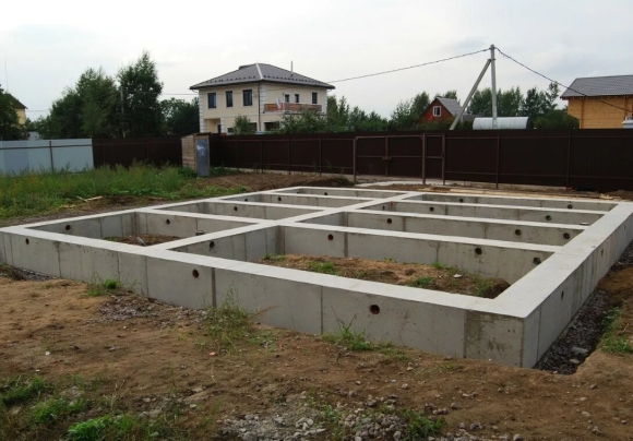 Дом с фундаментом
