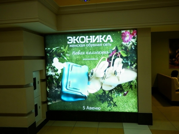Световой короб в витрине