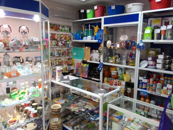 Витрина магазина хозтоваров
