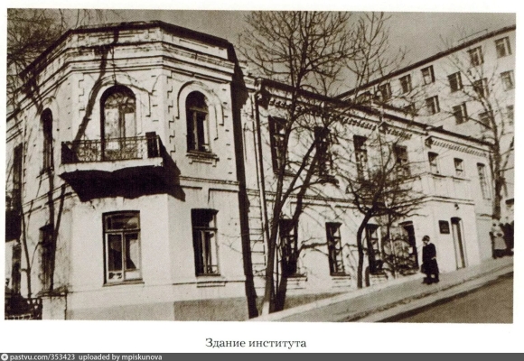 Здание НИИ Пастера