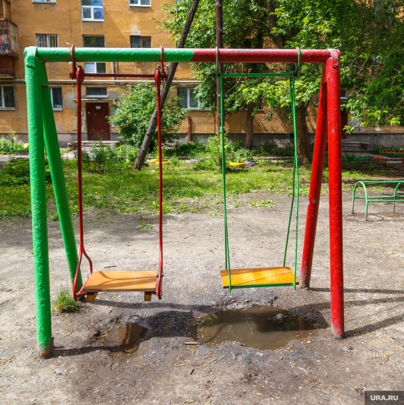 Детская площадка качели