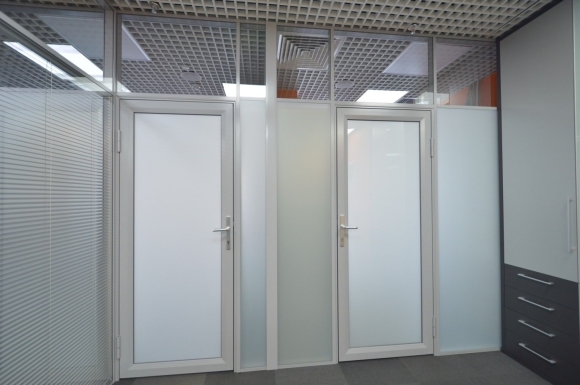 Алюминиевые перегородки профиль Дорс