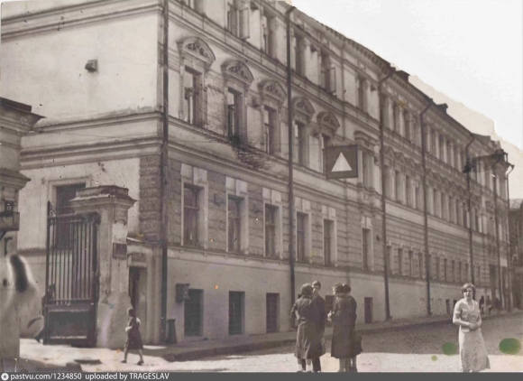 Женская гимназия фон Дервиз