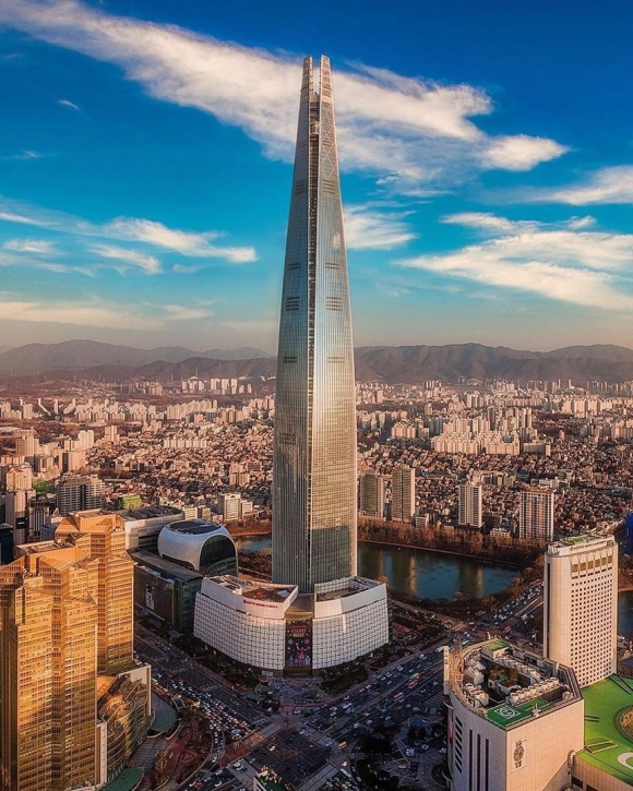 Небоскреб в Сеуле Lotte World Tower