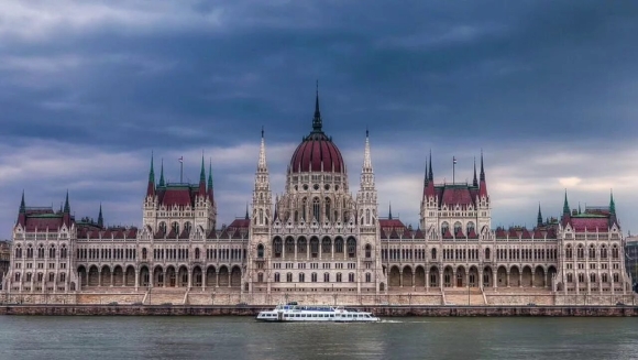Здание парламента в Будапеште