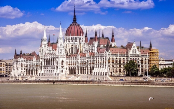 Здание парламента в Будапеште