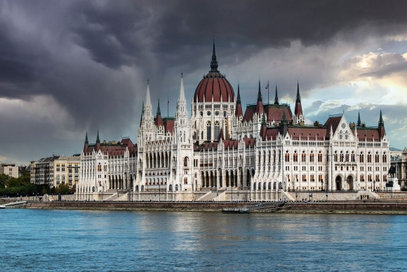 Здание парламента в Будапеште