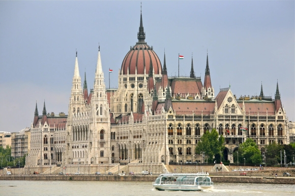Здание парламента в Будапеште