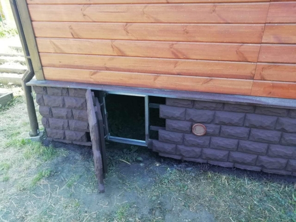 Утепленная забирка свайного фундамента