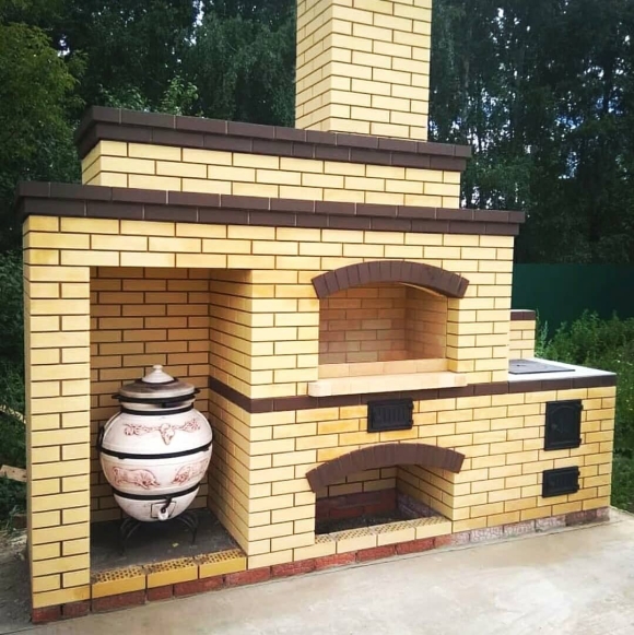 Мангальная зона с тандыром казаном и мангалом из кирпича