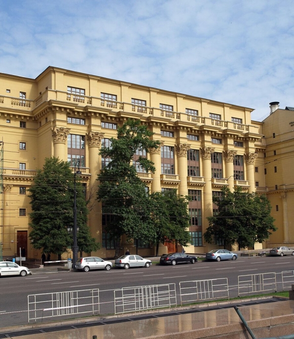 Дом на Моховой улице Жолтовский