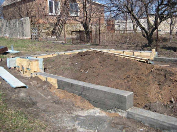Ленточный фундамент на уклоне