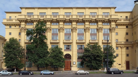 Дом на Моховой улице Жолтовский