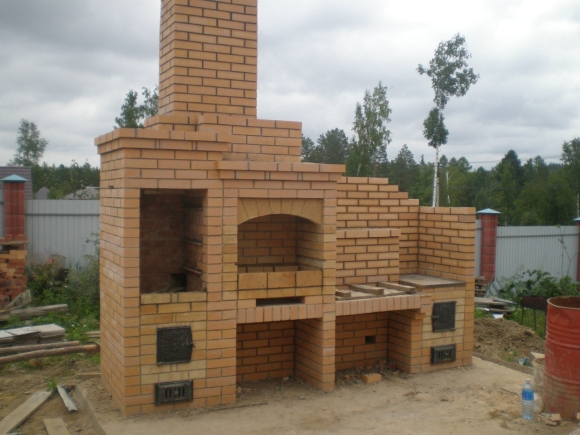Барбекю из кирпича