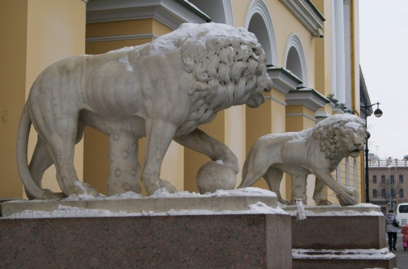 Львы на Адмиралтейской набережной