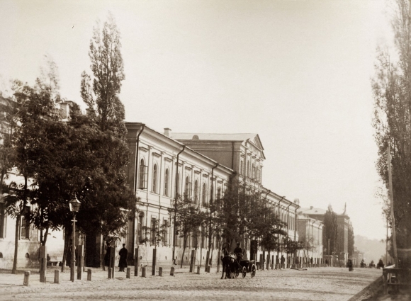 Первая Киевская гимназия Булгаков