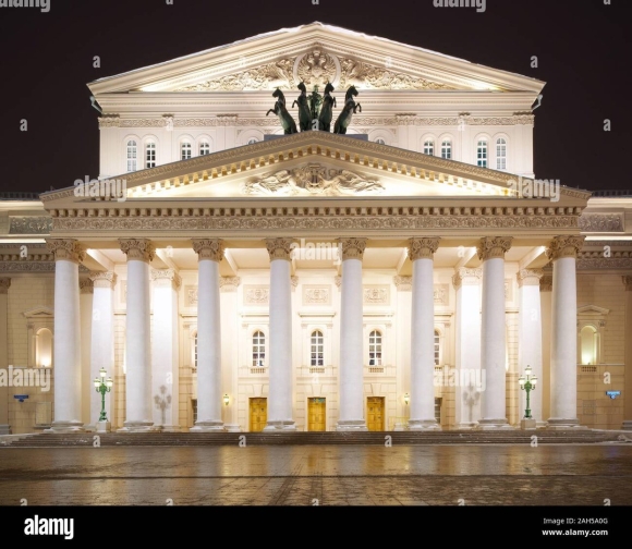 Колонны портика большого театра в Москве
