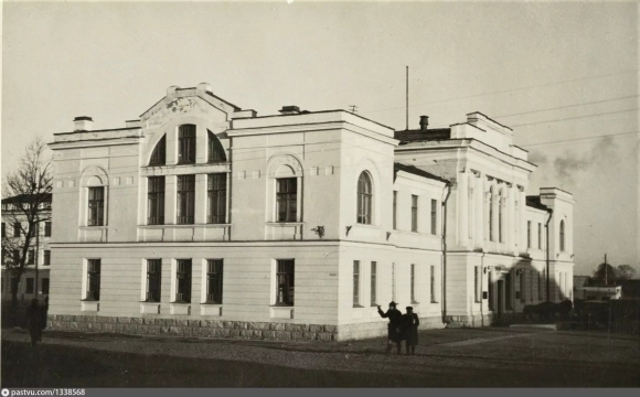 Здание офицерского собрания Павловск