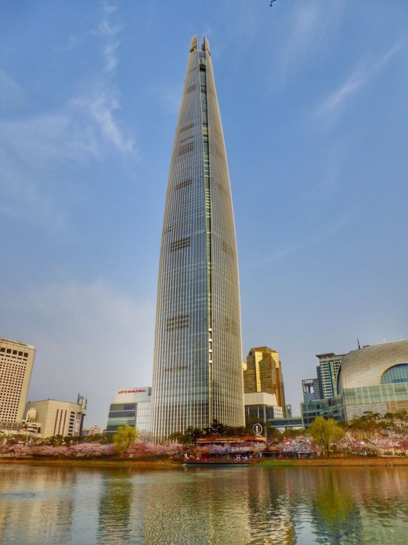 Небоскреб в Сеуле Lotte World Tower