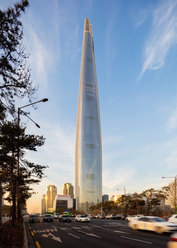 Небоскреб в Сеуле Lotte World Tower