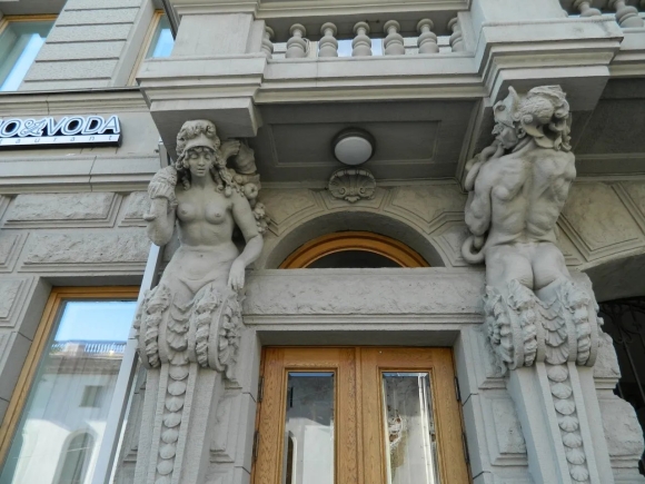 Атланты скульптура в Петербурге