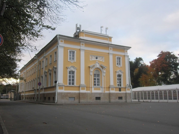 Верхнесадский дом Петергоф