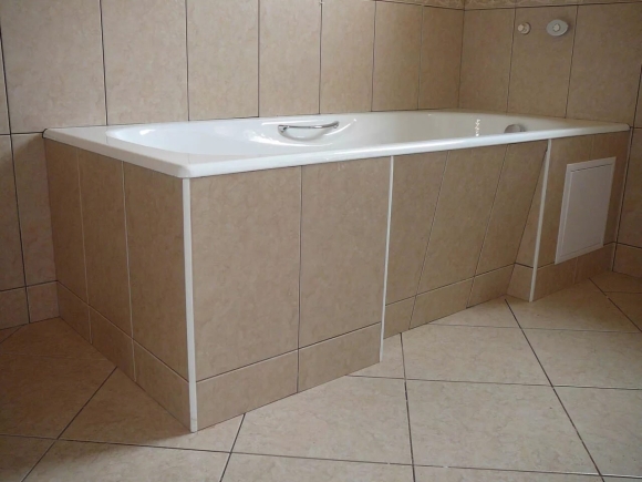 Экран для ванной из плитки