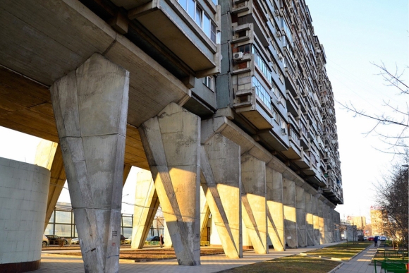 Дом сороконожка в Москве на беговой