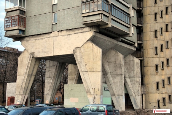Дом на курьих ножках в Москве на беговой