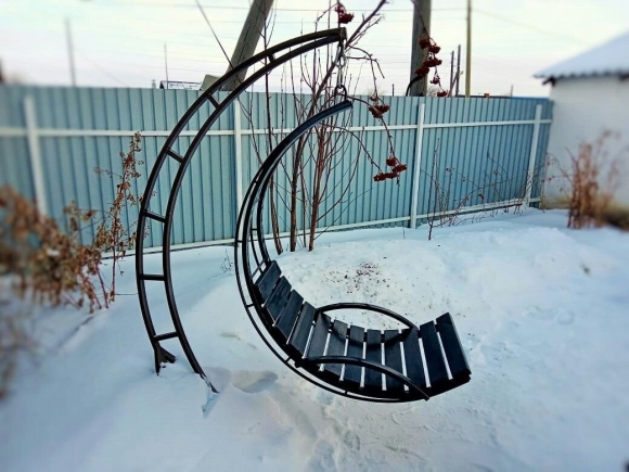 Подвесное кресло из профильной трубы