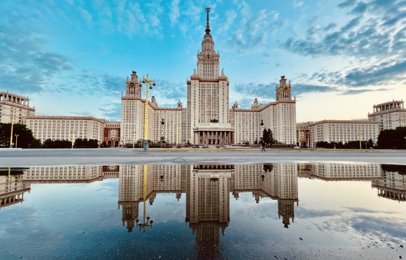 Главное здание МГУ на Воробьевых горах архитектура