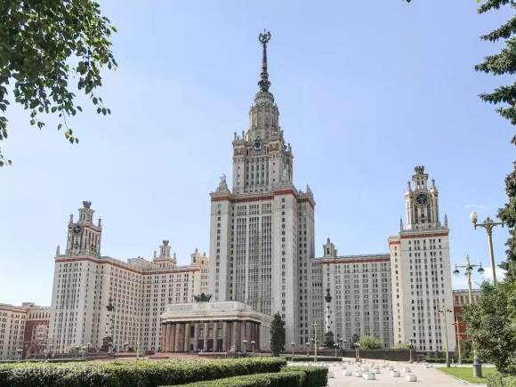 Высотка МГУ на Воробьевых горах
