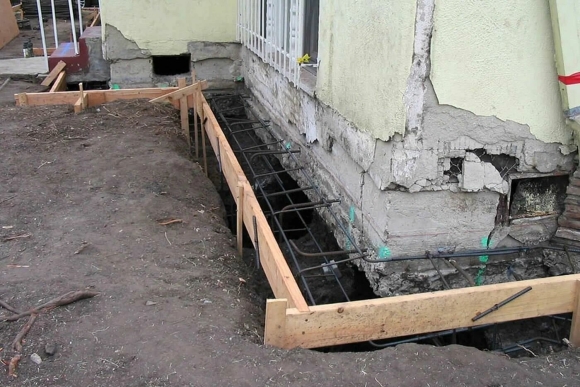 Усиление фундамента старого дома